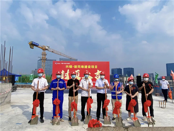 面临难题一直步 奋力建设创佳绩｜申博官网·新同缘建设项目主体封顶 - 新闻动态 - 申博官网